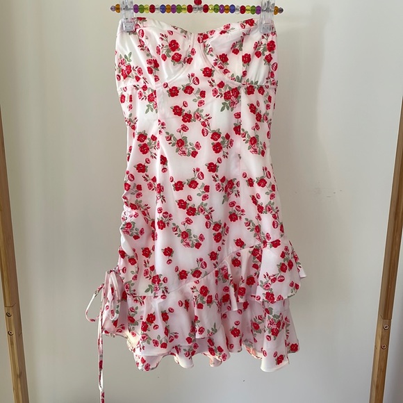 BNWT✨TIGER MIST. floral strapless mini dress - Picture 5 of 16